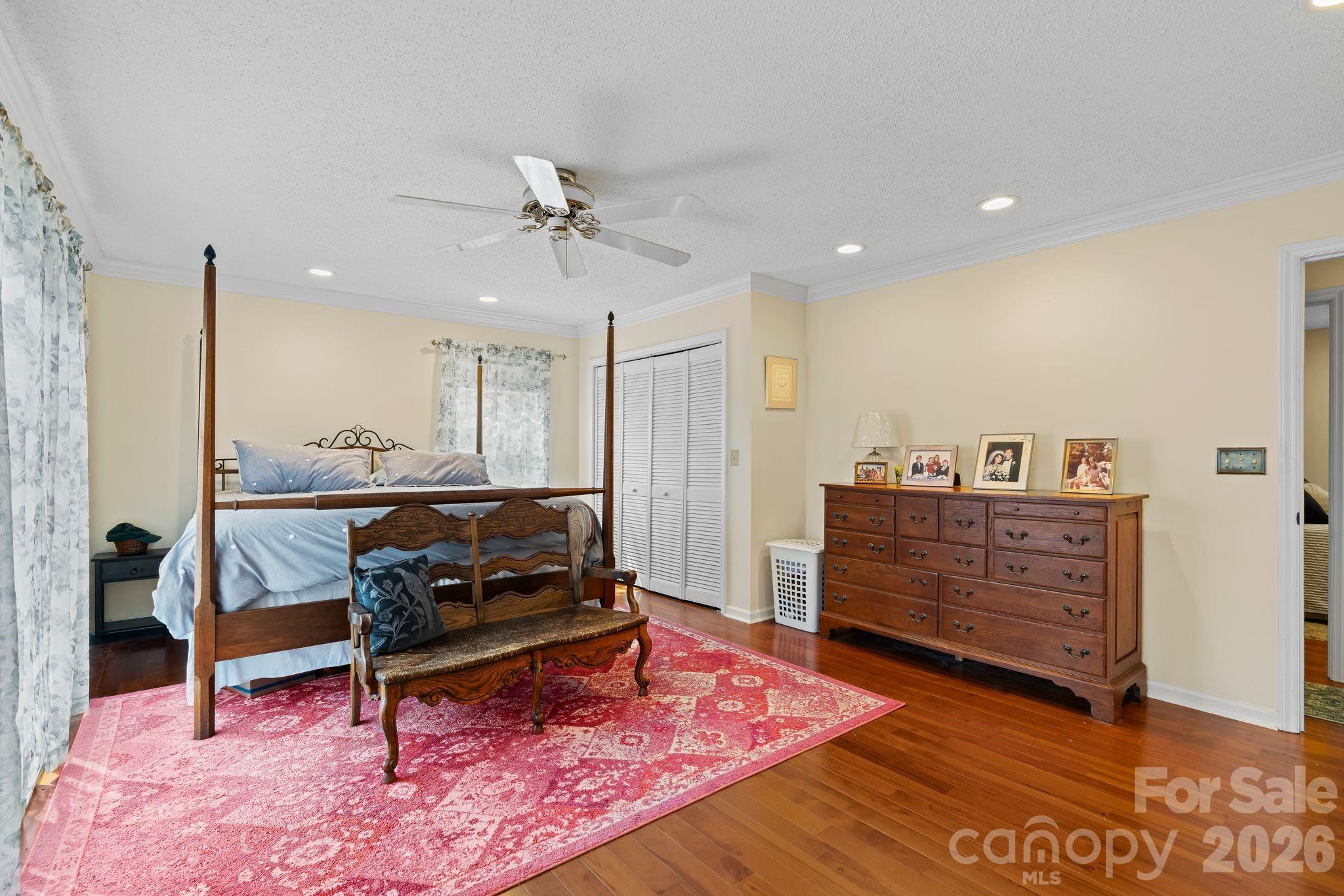 432 Hunters Glen Lane