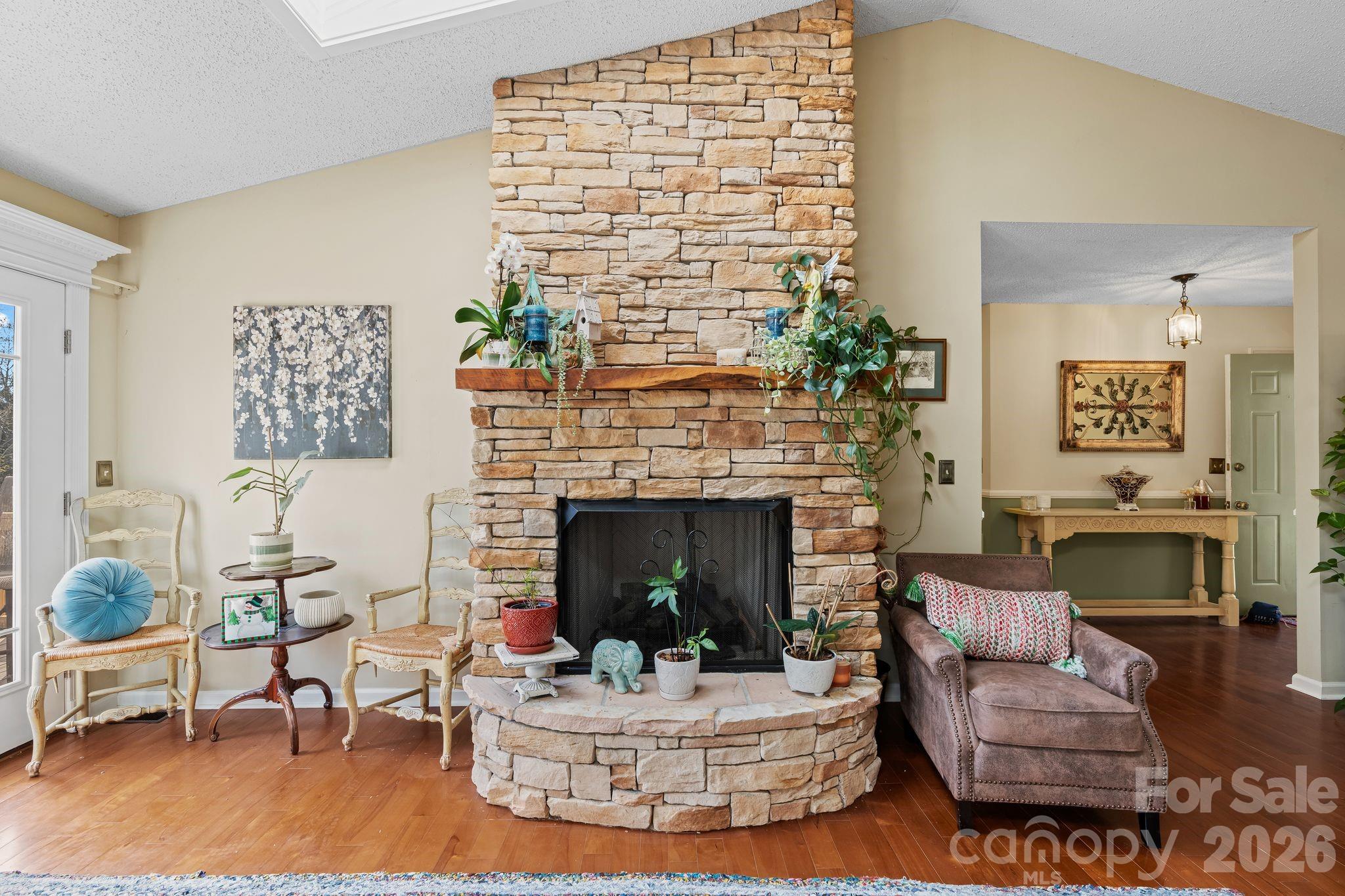 432 Hunters Glen Lane