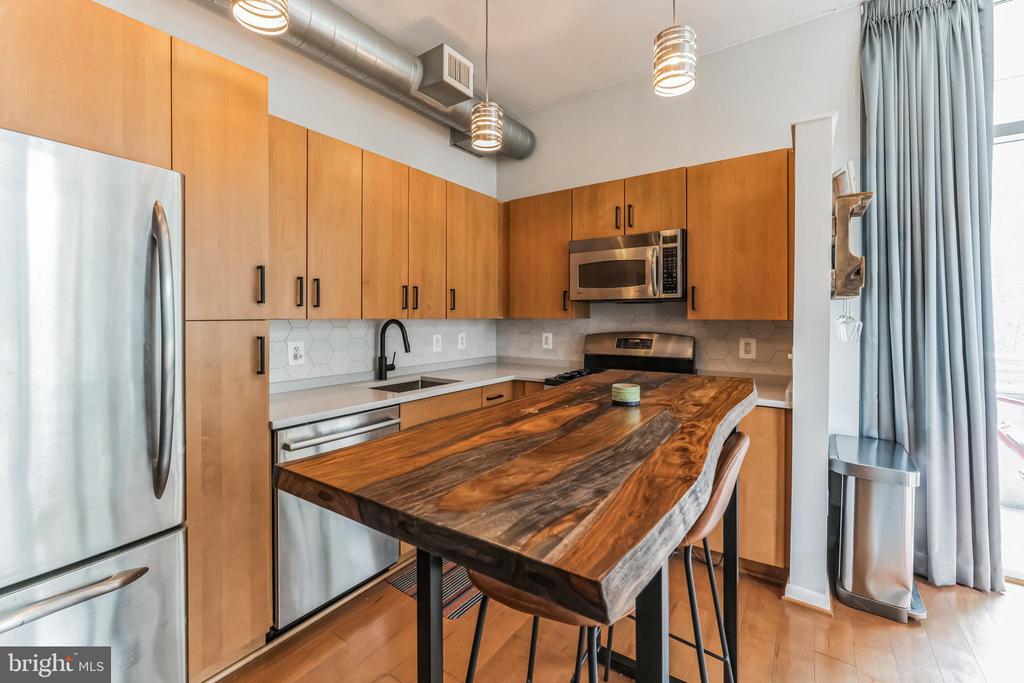 811 4TH ST NW #318