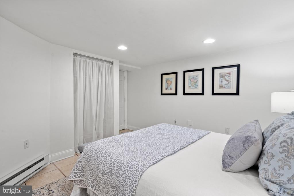 781 Fairmont St NW