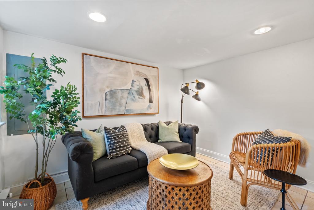 781 Fairmont St NW