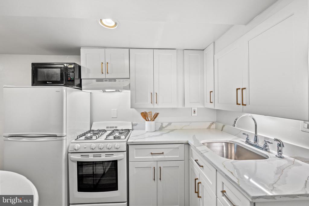781 Fairmont St NW
