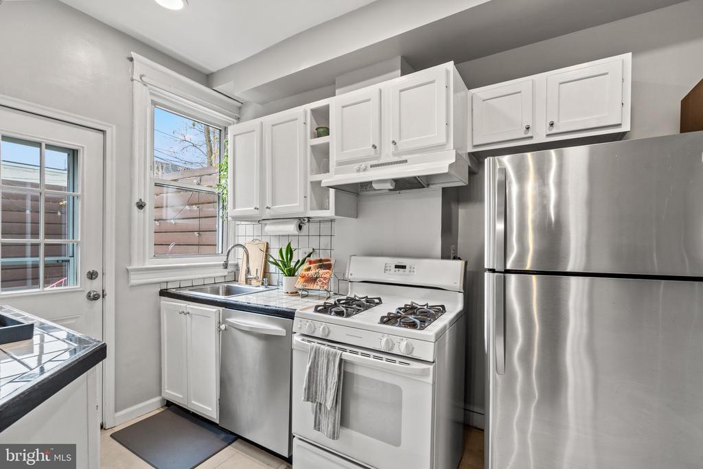 781 Fairmont St NW