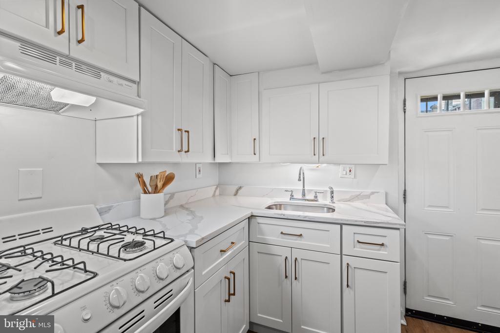 781 Fairmont St NW