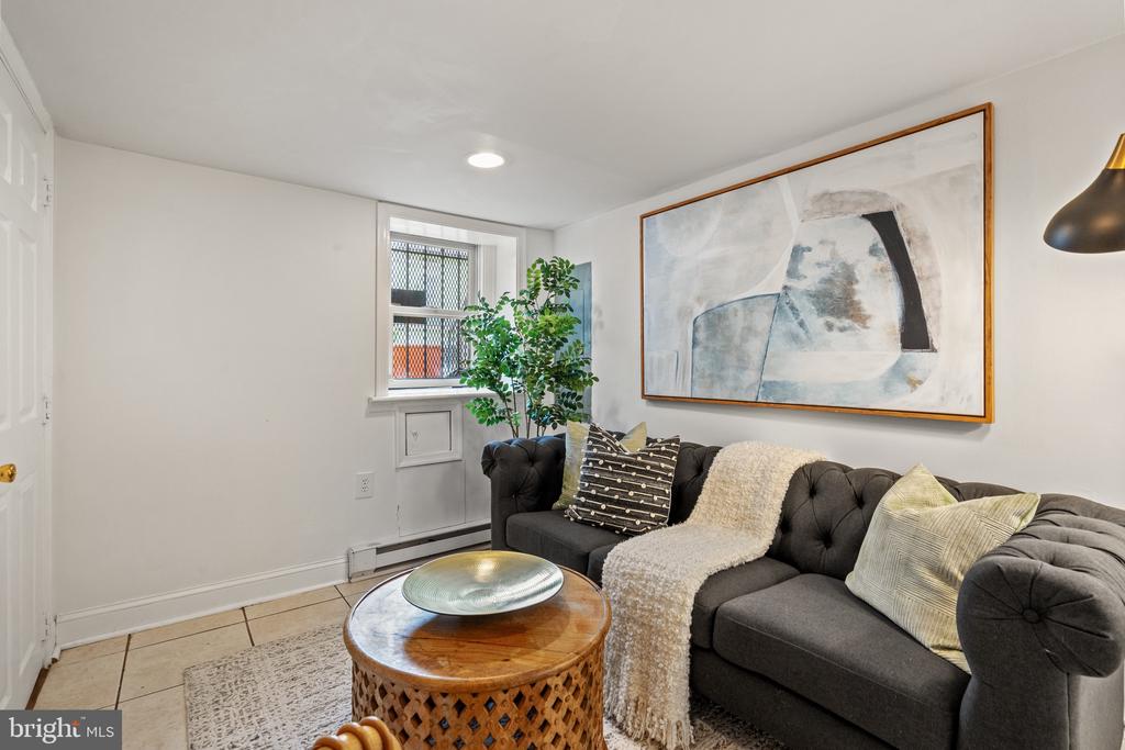 781 Fairmont St NW