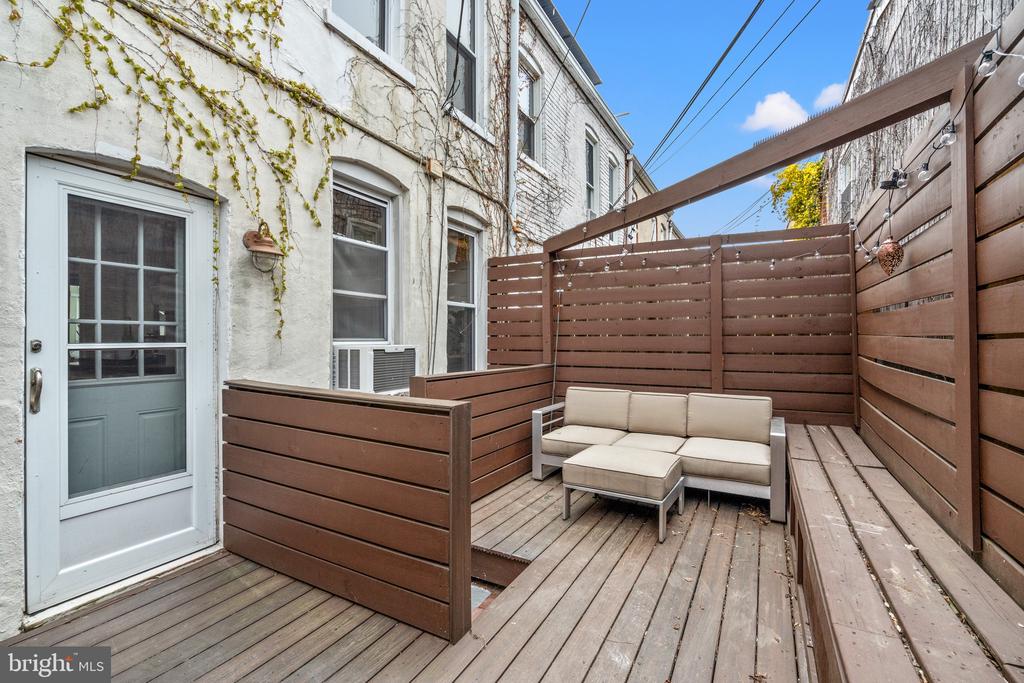 781 Fairmont St NW