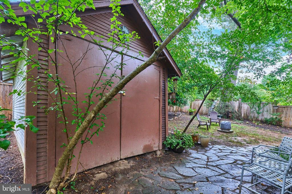 2917 1ST ROAD N