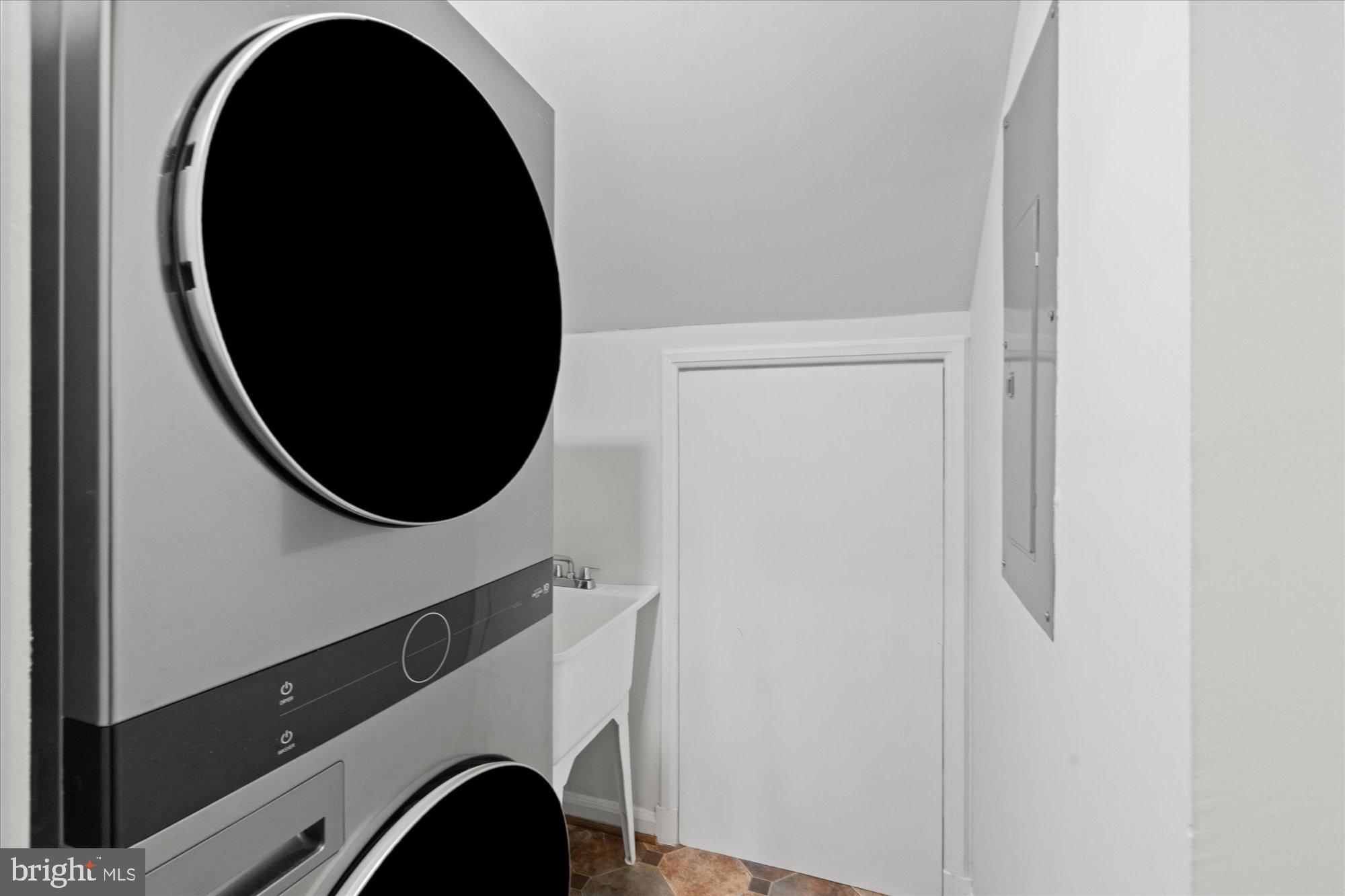 3361 S WAKEFIELD STREET B1