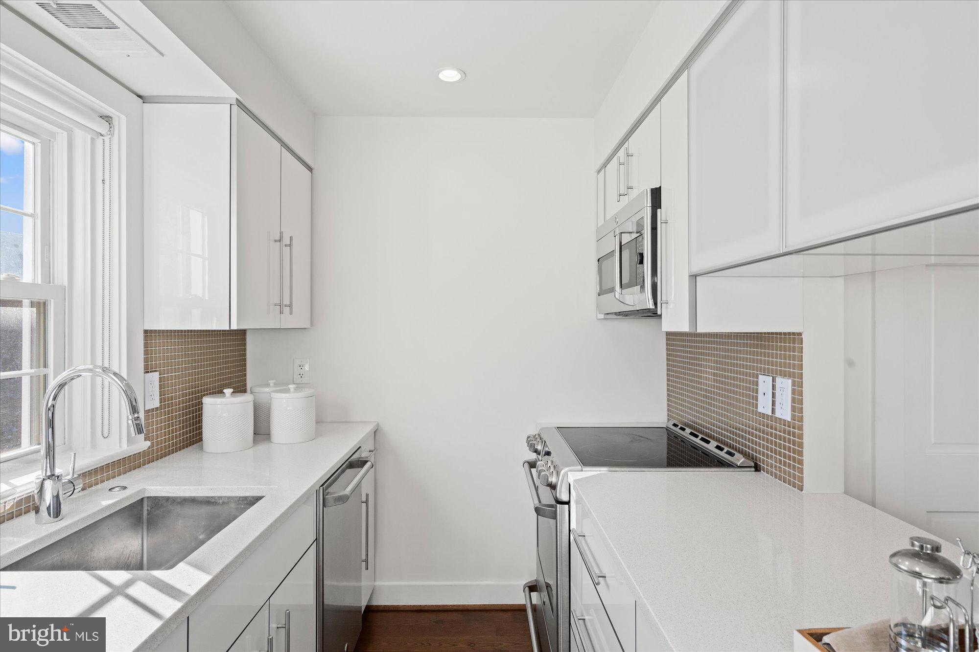 3361 S WAKEFIELD STREET B1