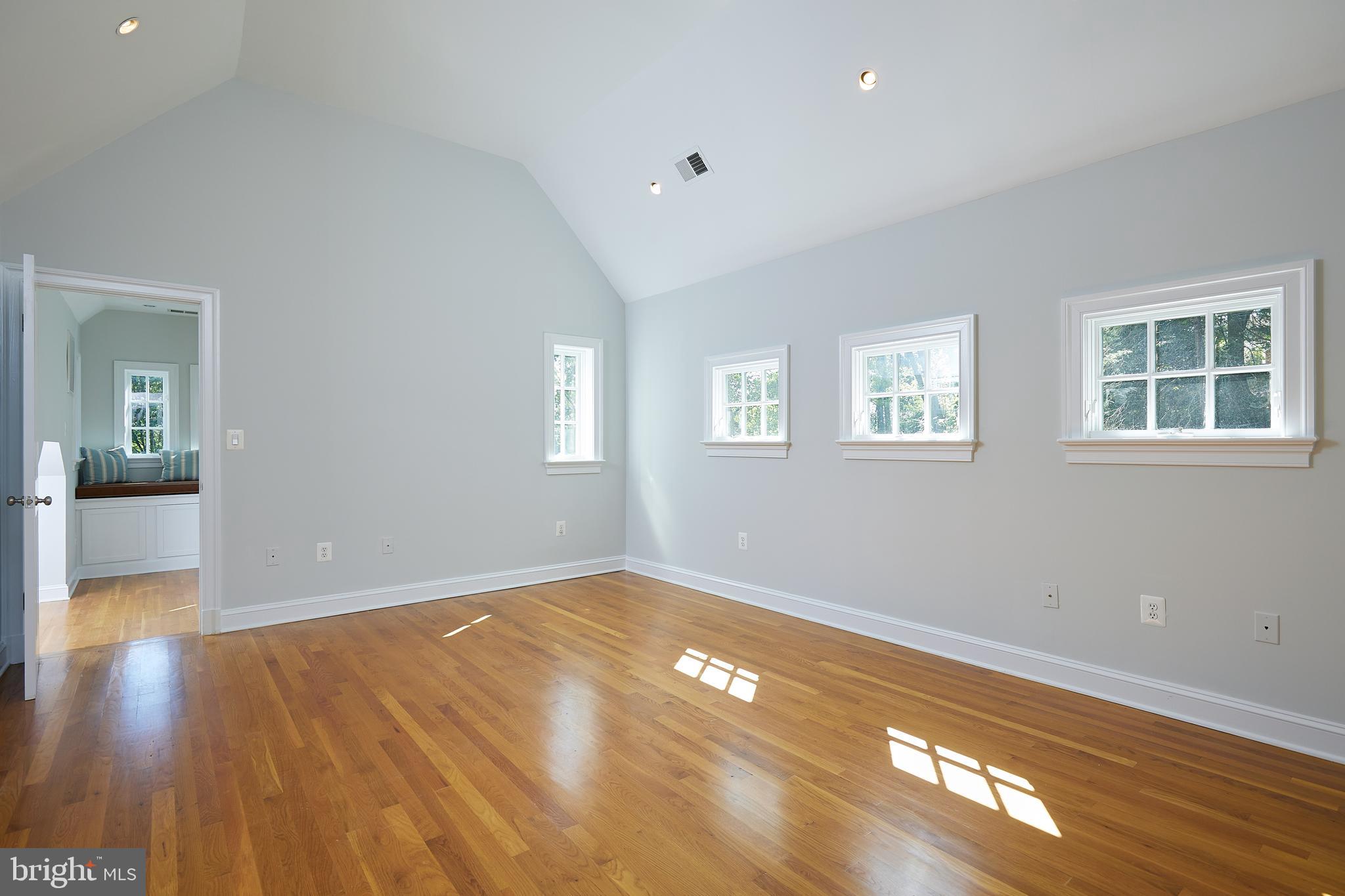 407 W Alexandria Ave