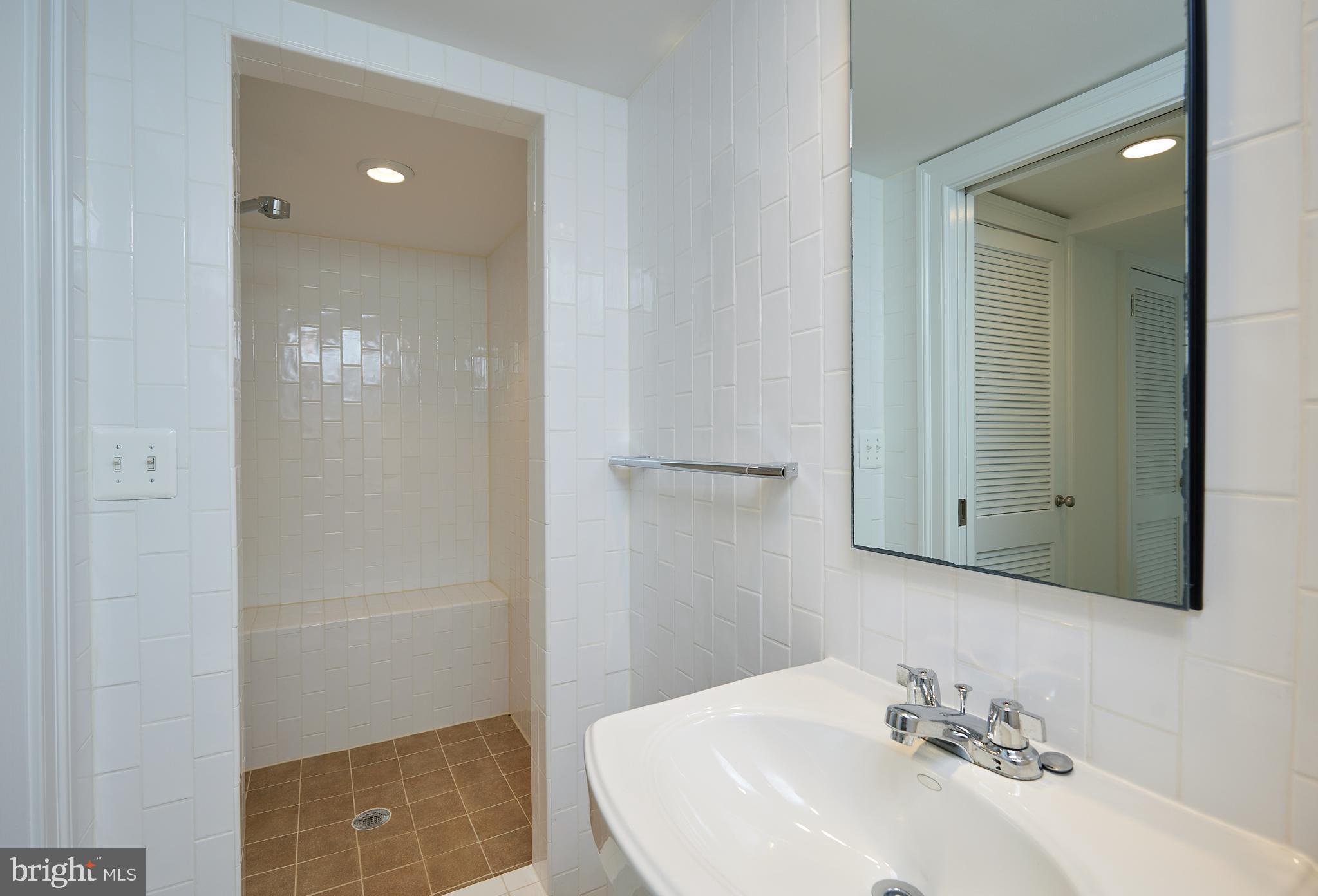 407 W Alexandria Ave