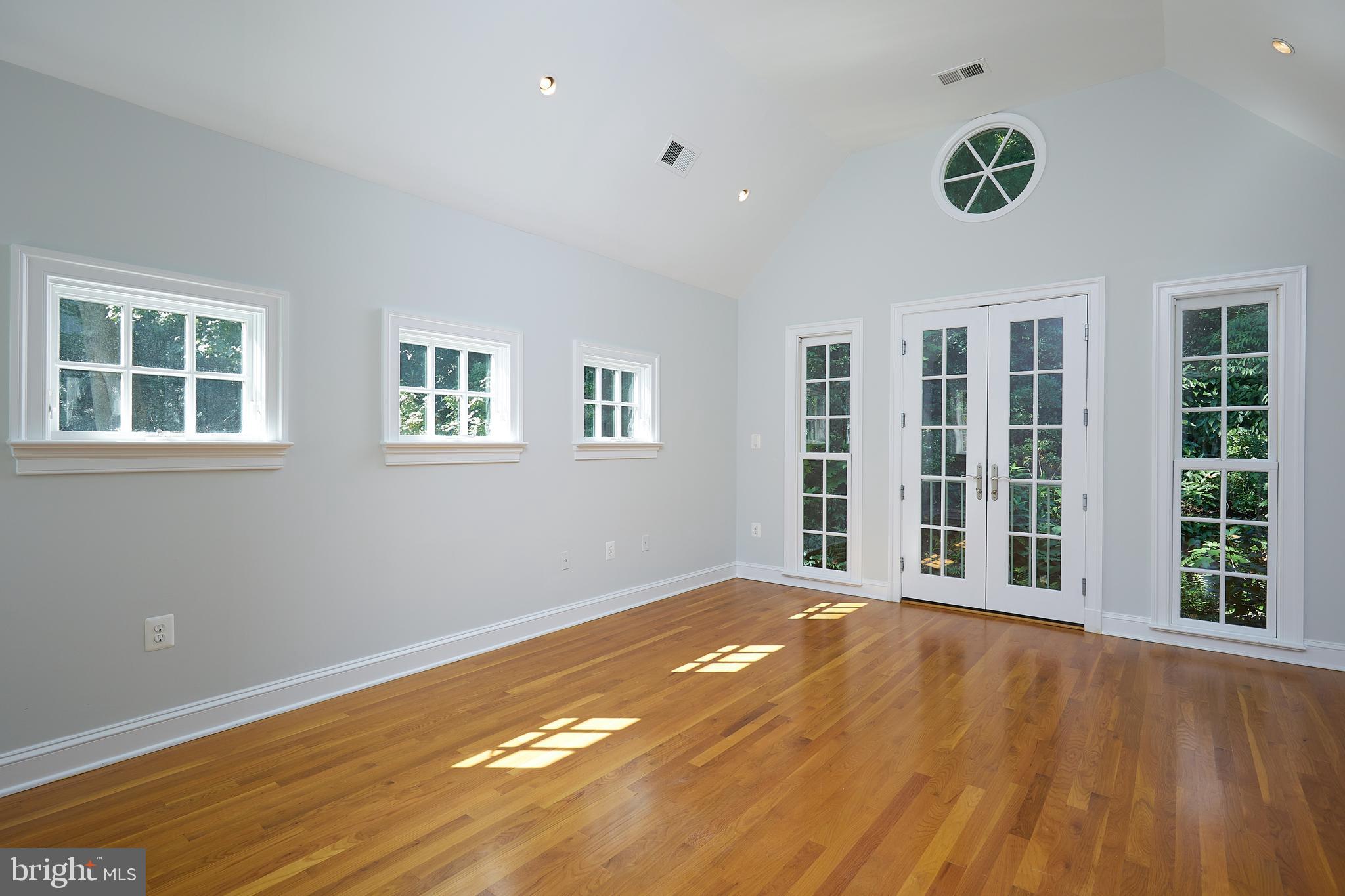 407 W Alexandria Ave