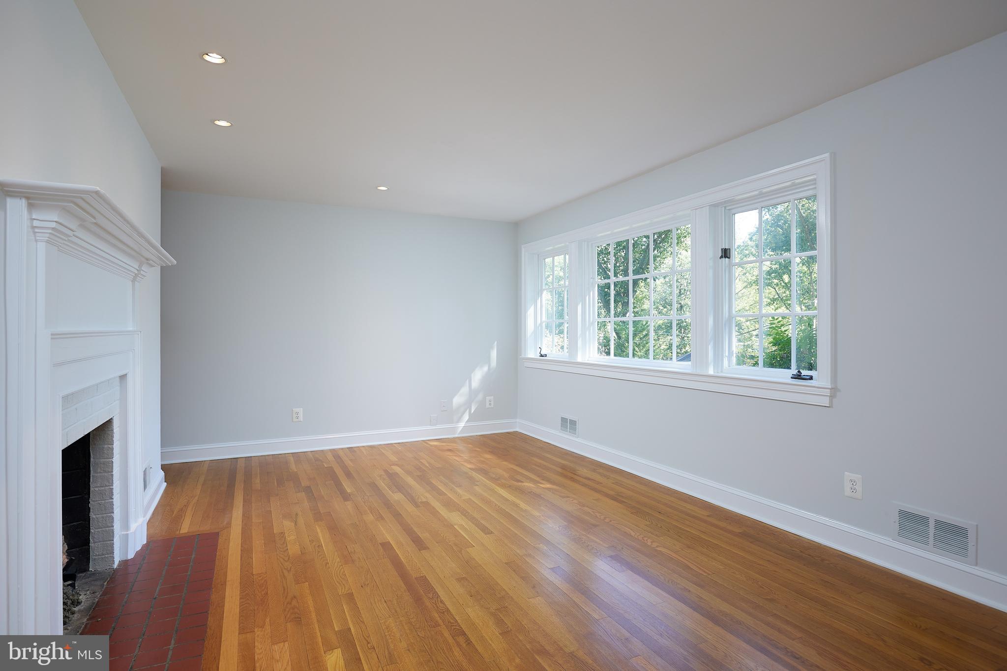 407 W Alexandria Ave