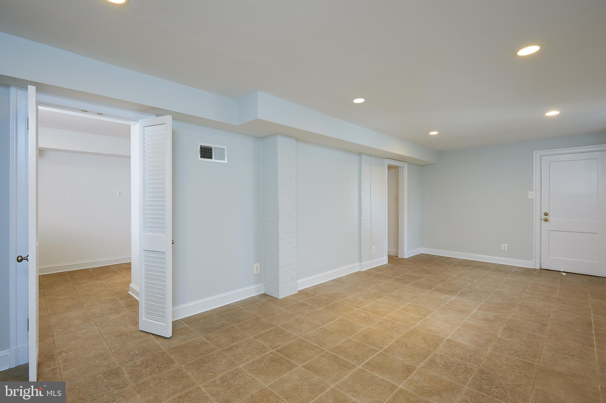 407 W Alexandria Ave