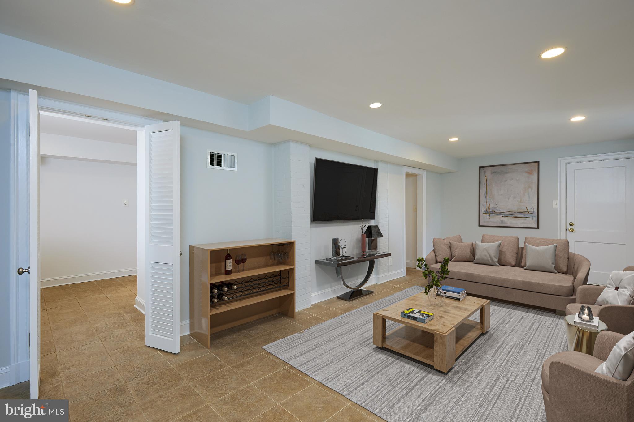 407 W Alexandria Ave