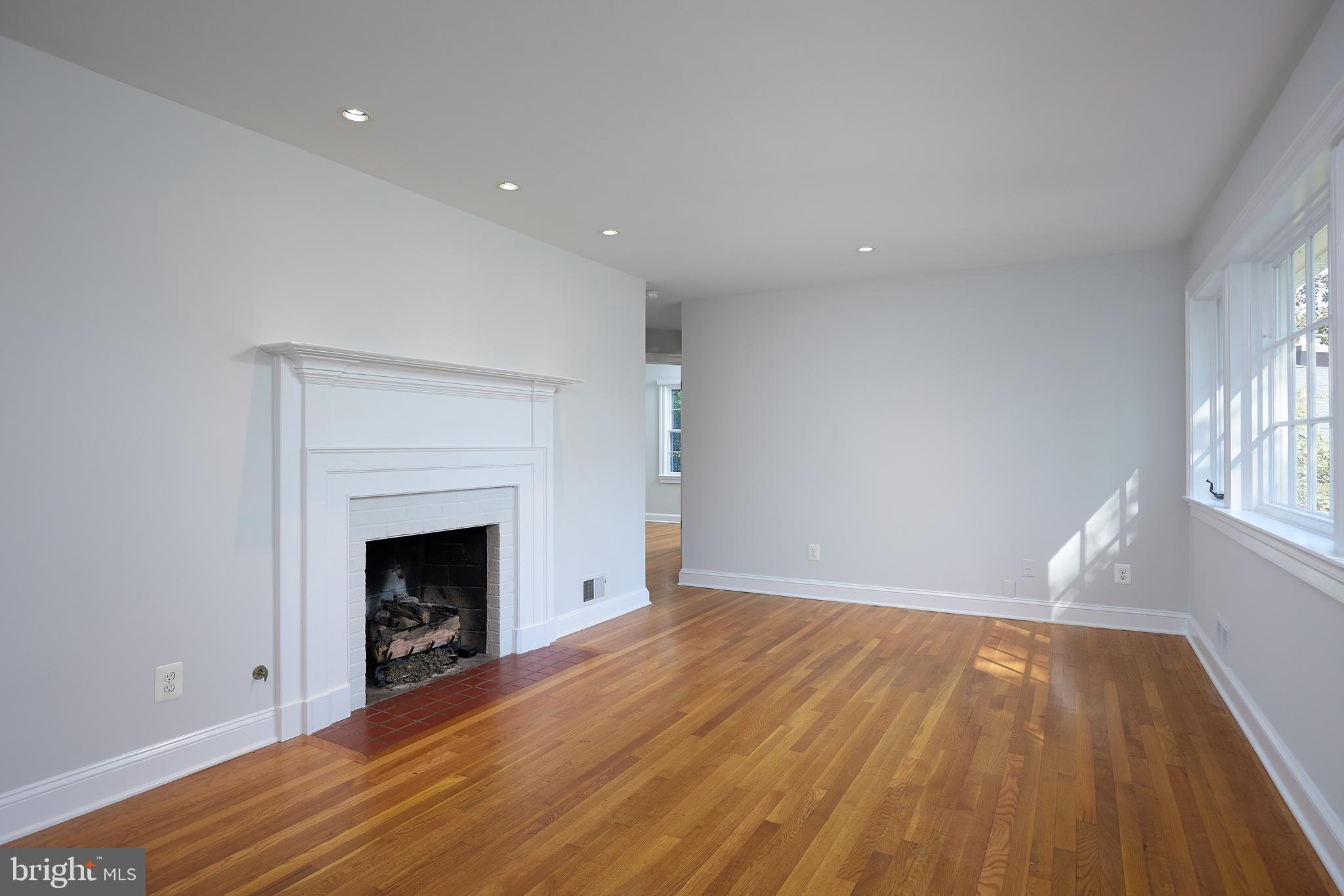 407 W Alexandria Ave