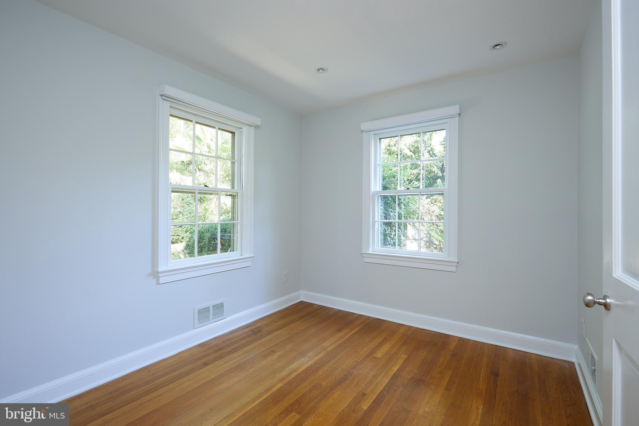 407 W Alexandria Ave