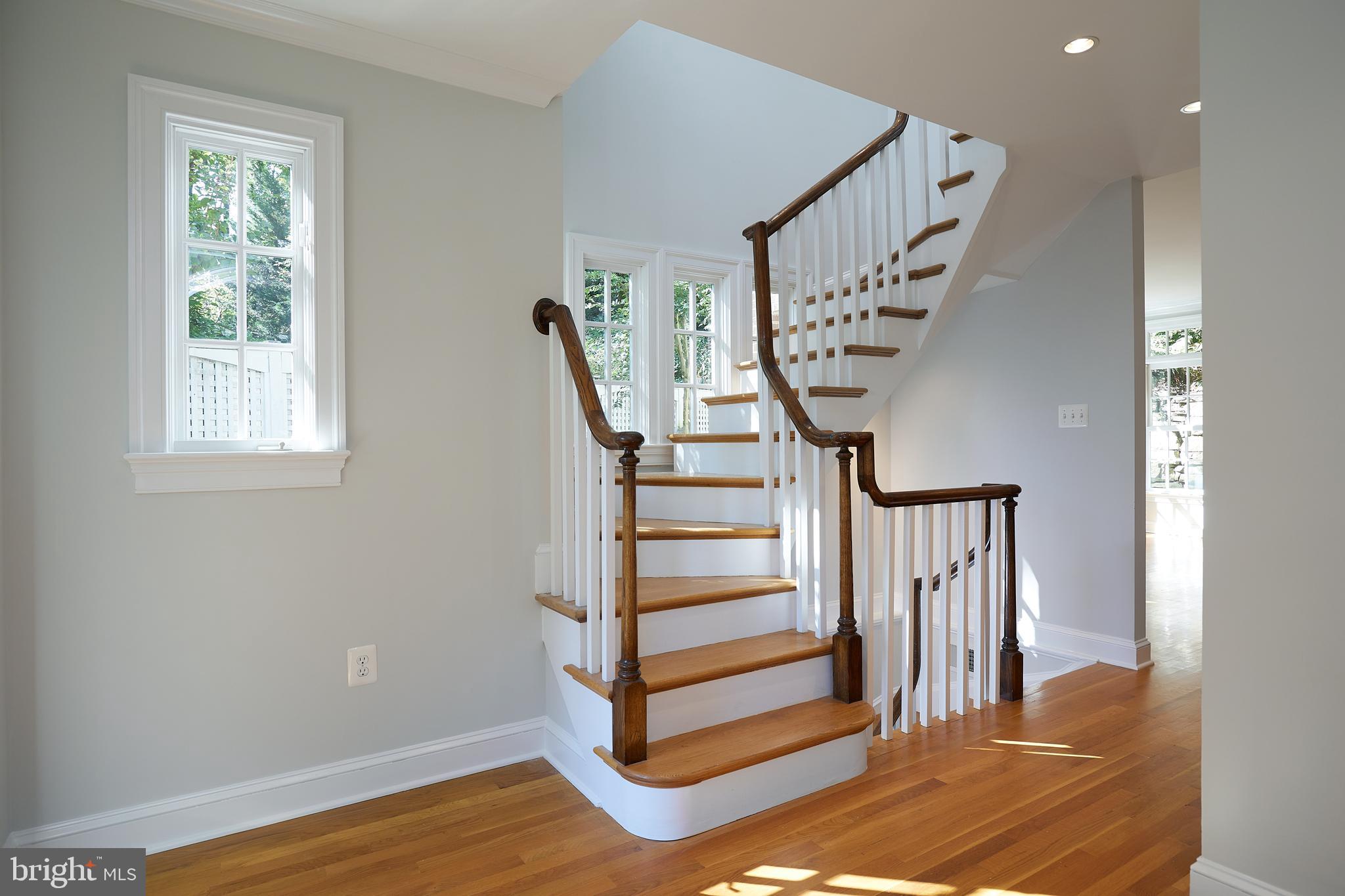 407 W Alexandria Ave