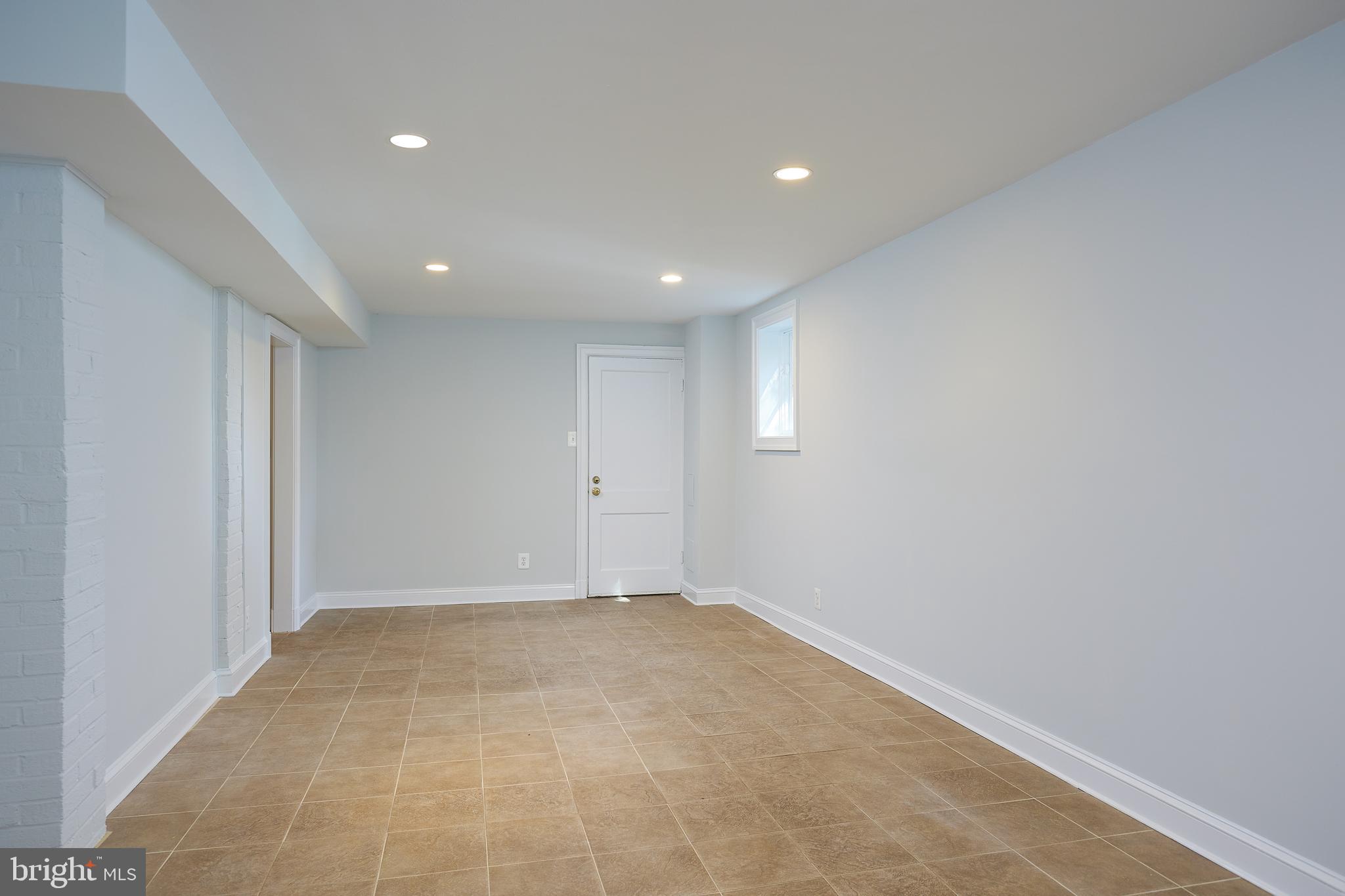 407 W Alexandria Ave