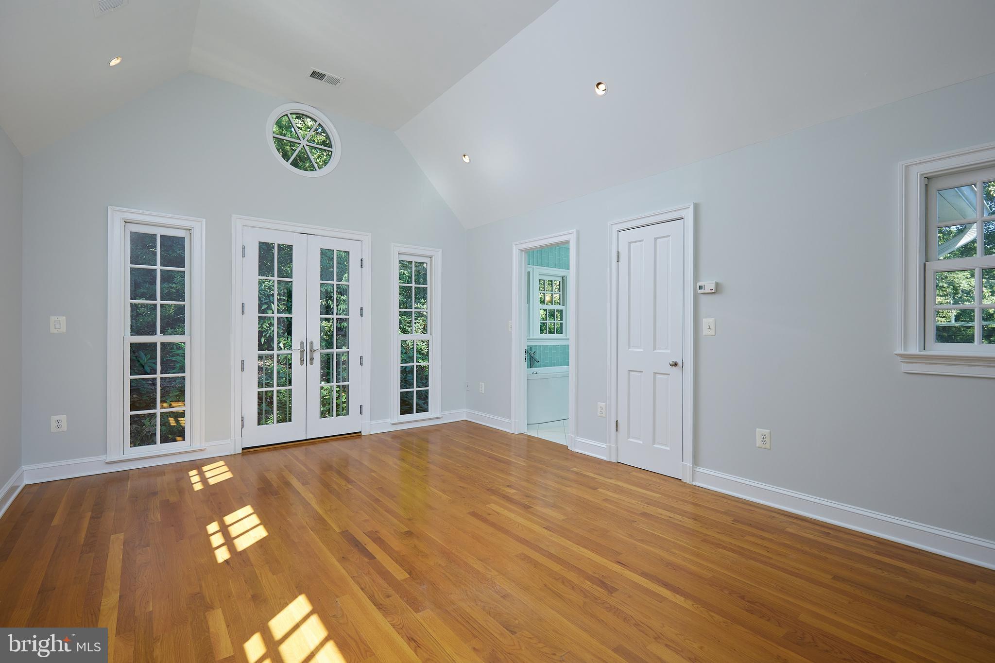 407 W Alexandria Ave