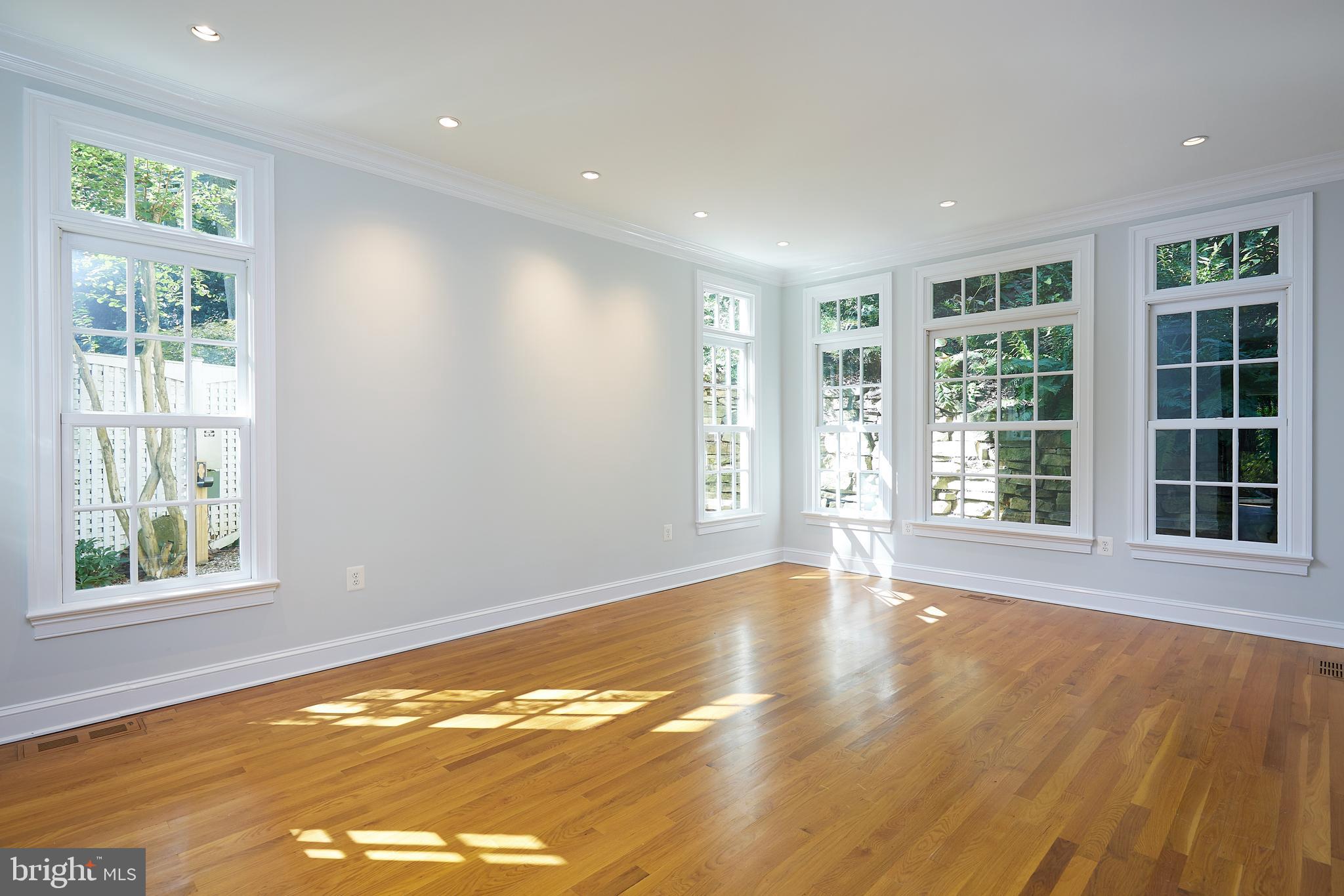 407 W Alexandria Ave
