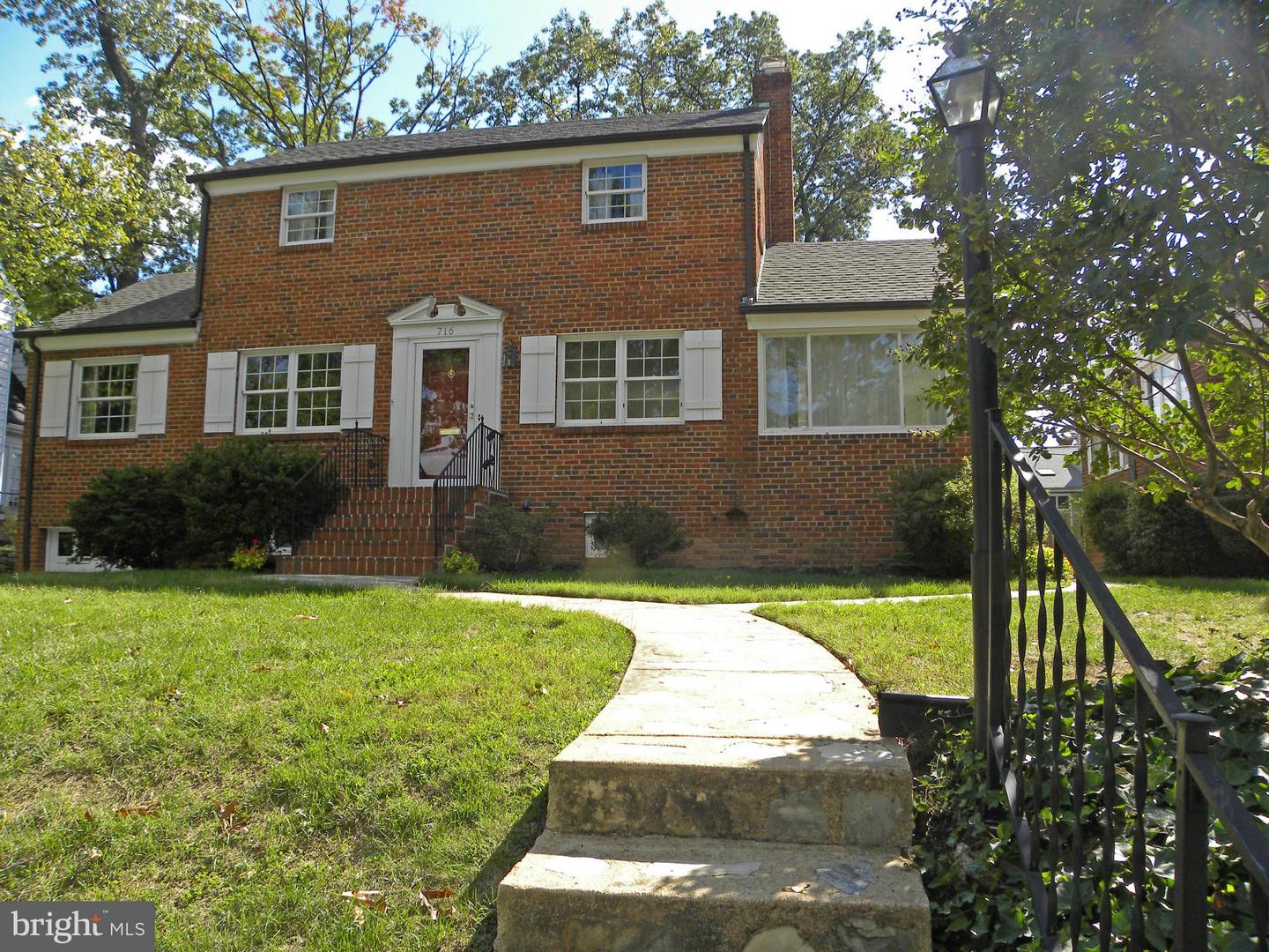 716 N Overlook Dr