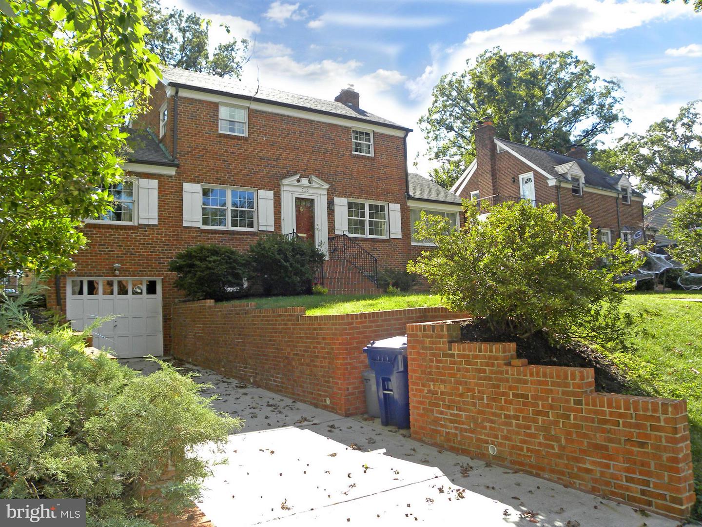716 N Overlook Dr