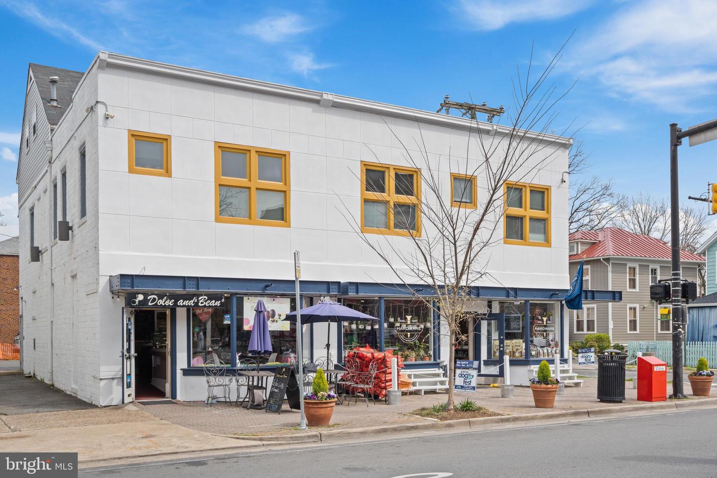 204 Pine St
