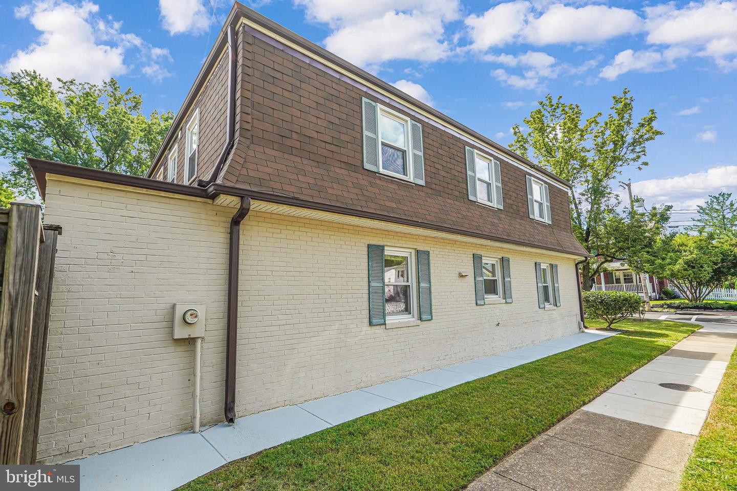 100 E Howell Ave #B