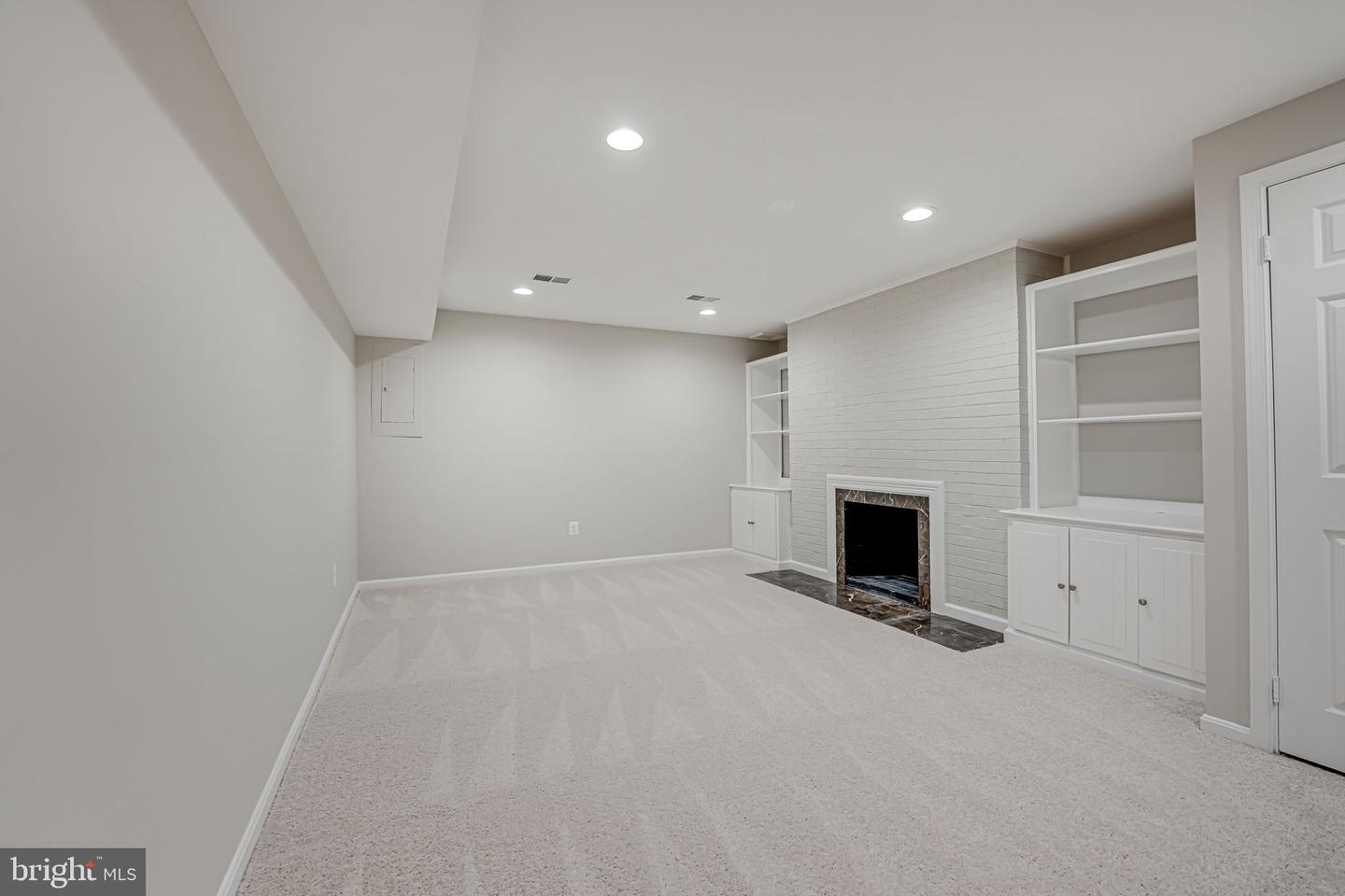 503 Colecroft Ct