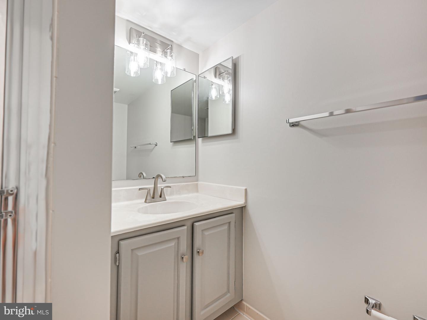 503 Colecroft Ct