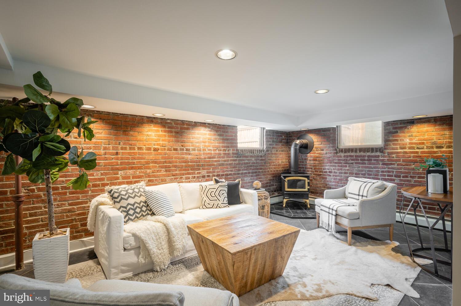 106 E MONROE AVE
