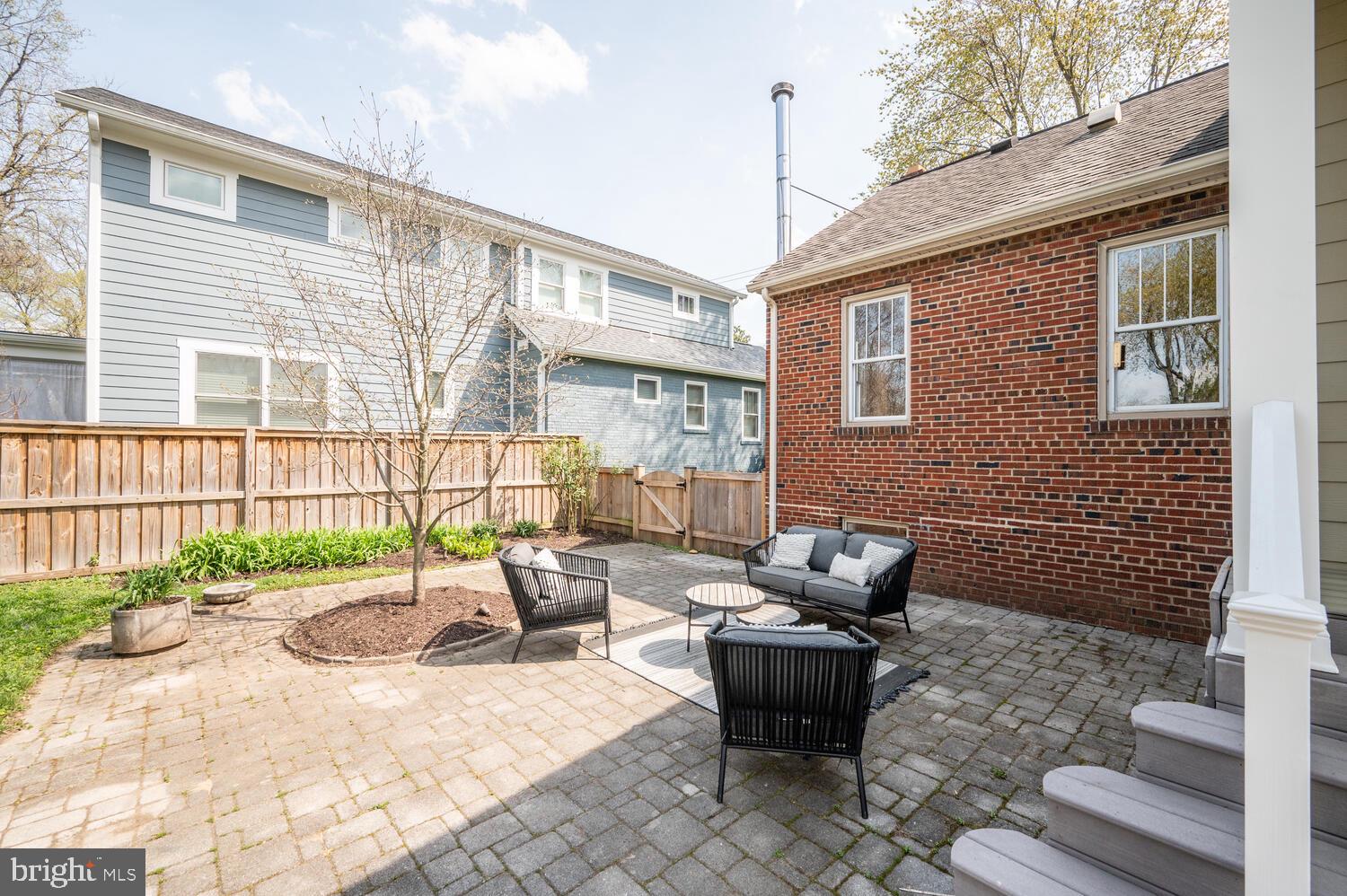 106 E MONROE AVE