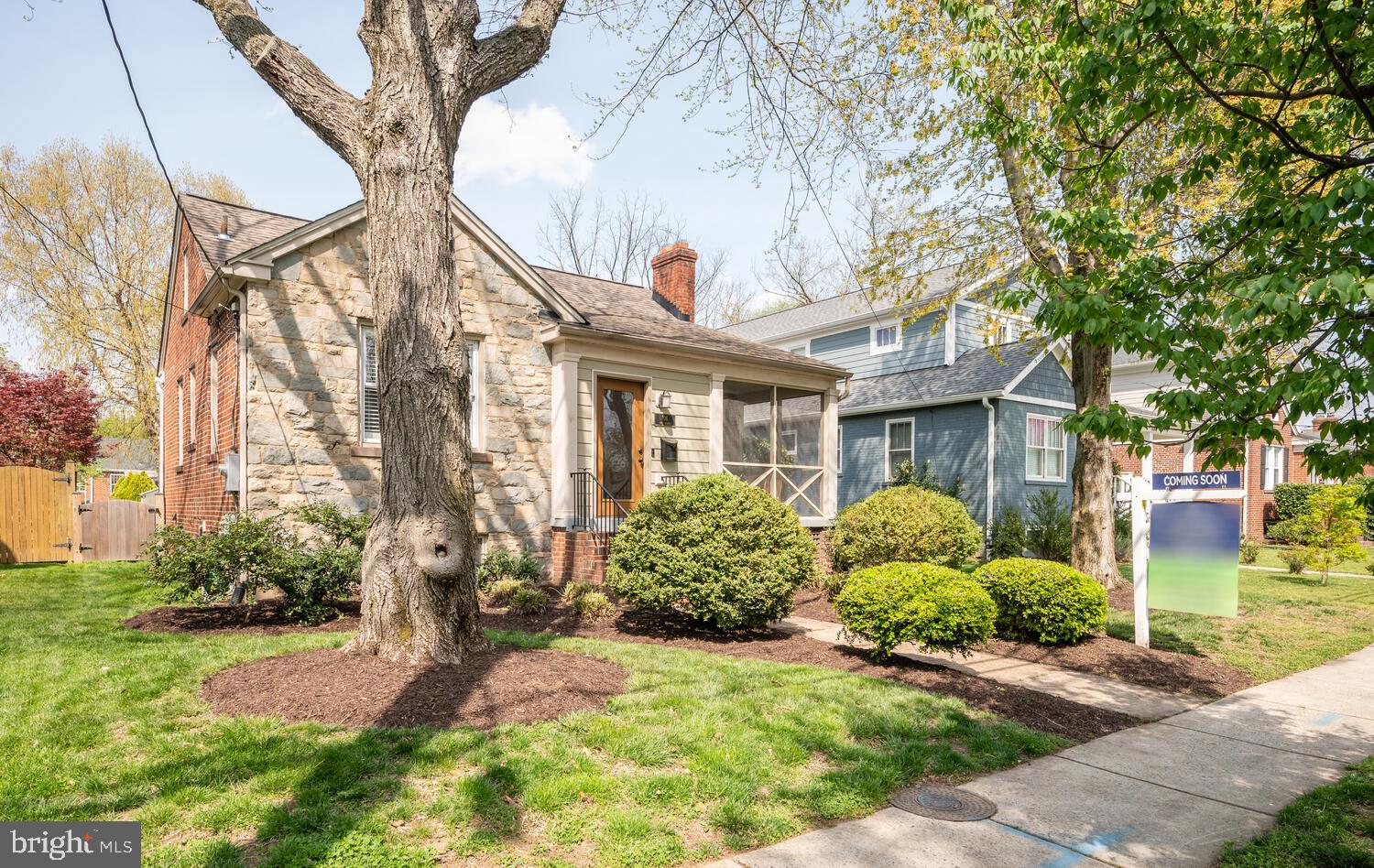 106 E MONROE AVE