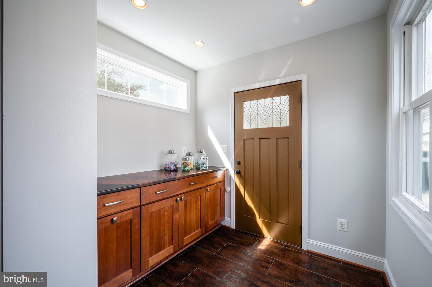 106 E MONROE AVE