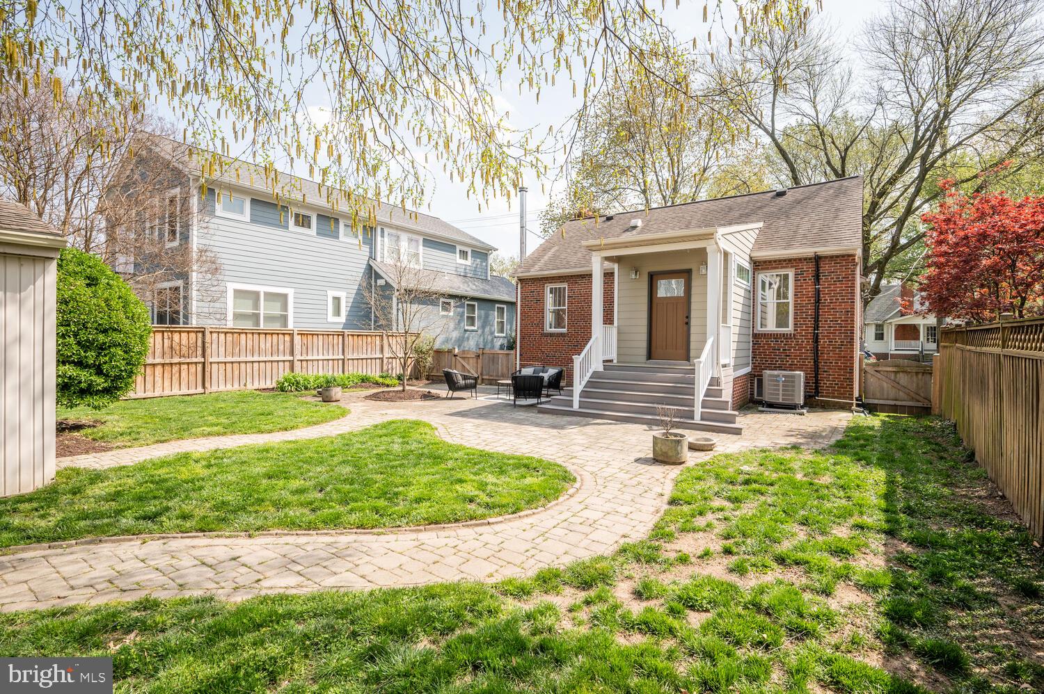 106 E MONROE AVE