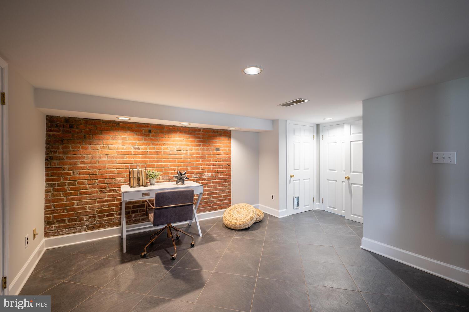 106 E MONROE AVE