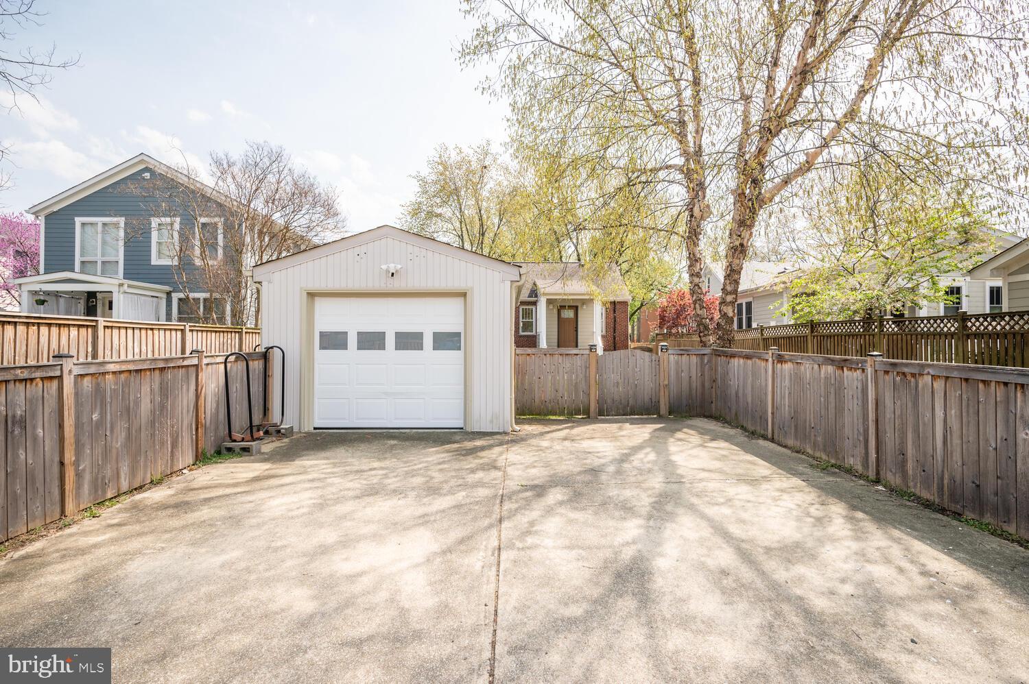 106 E MONROE AVE