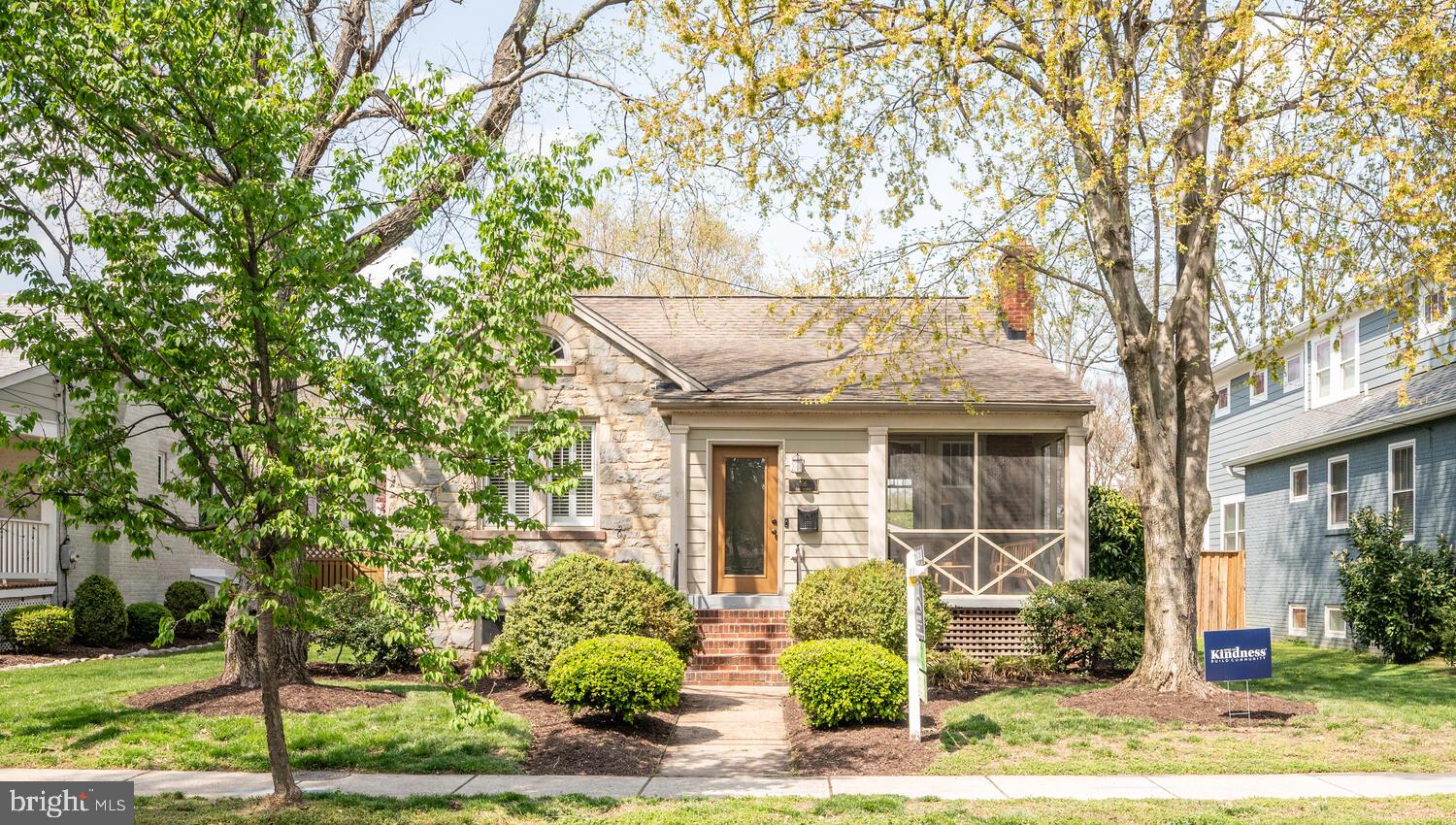 106 E MONROE AVE