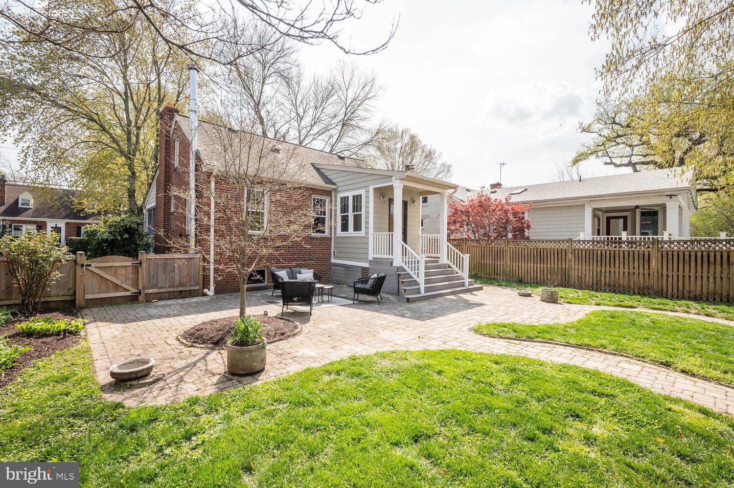 106 E MONROE AVE