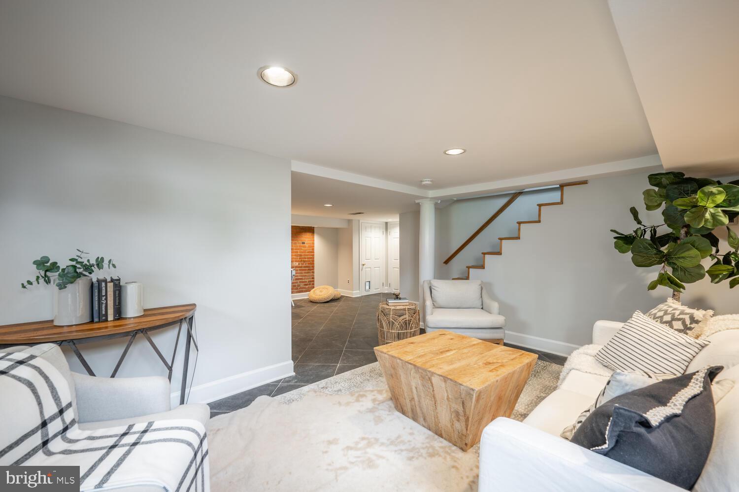 106 E MONROE AVE