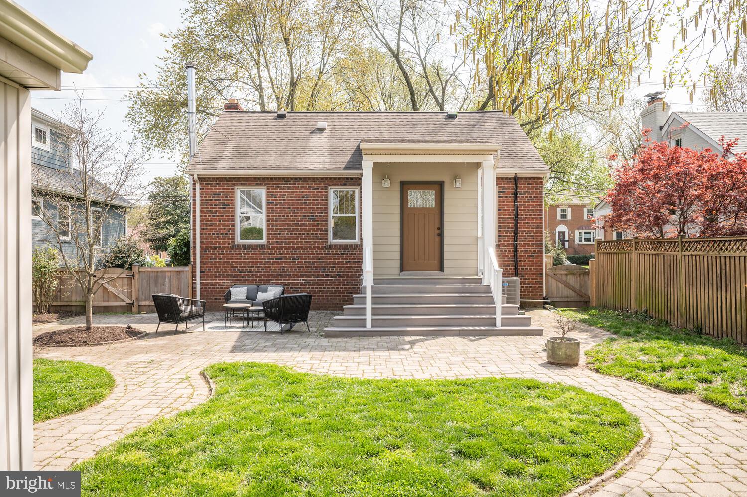 106 E MONROE AVE