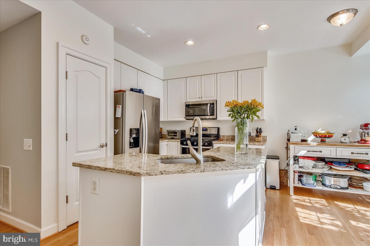4658 KINSEY LN
