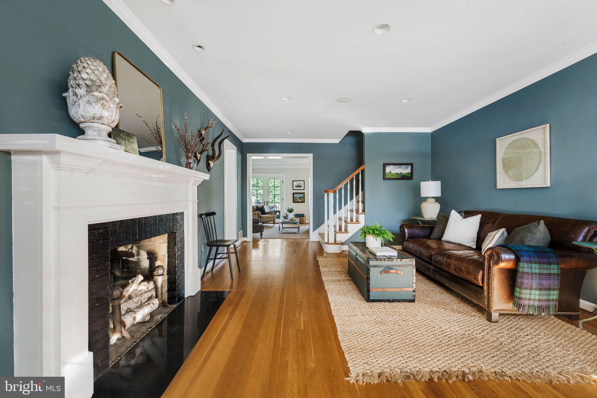 2707 Davis Ave