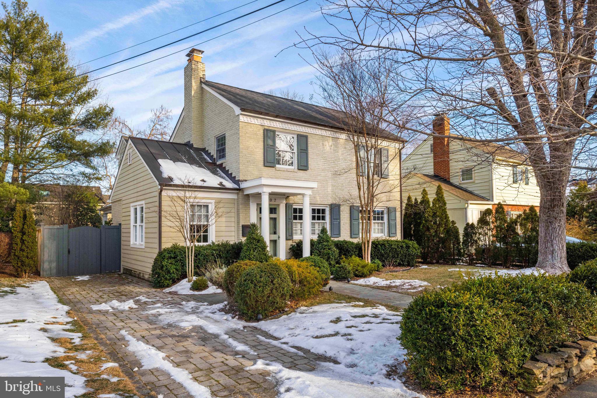 2707 Davis Ave
