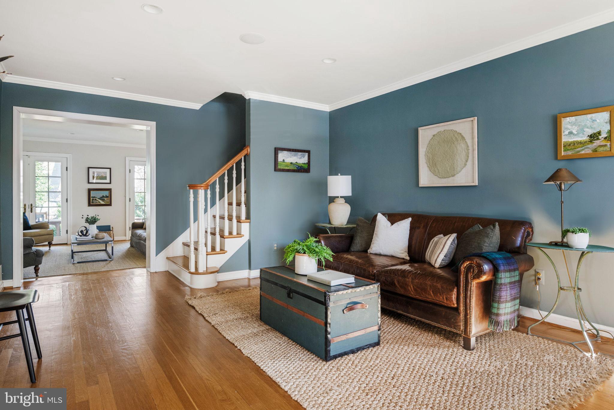 2707 Davis Ave