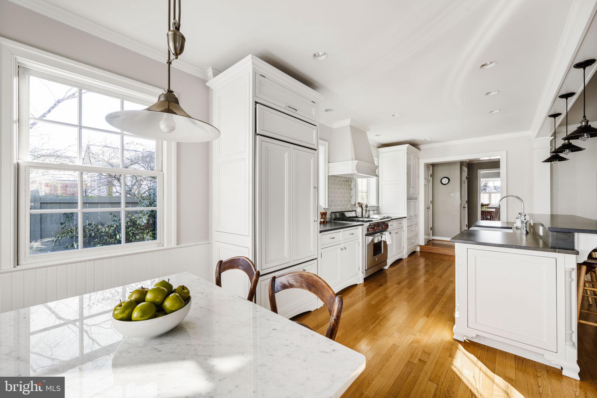 2707 Davis Ave