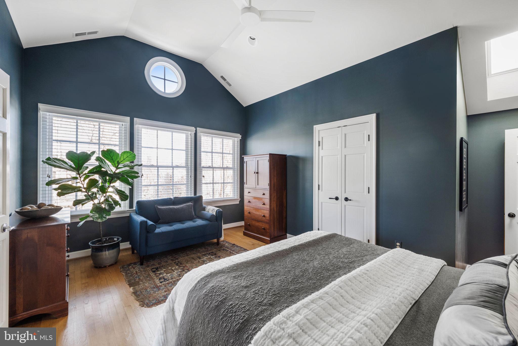 2707 Davis Ave