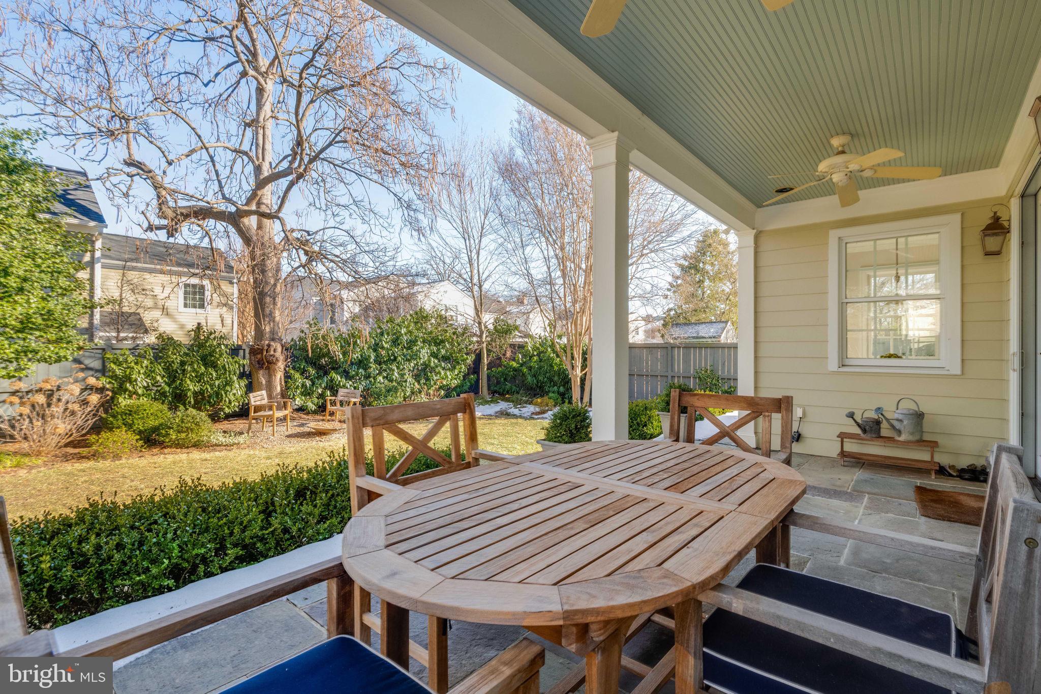 2707 Davis Ave