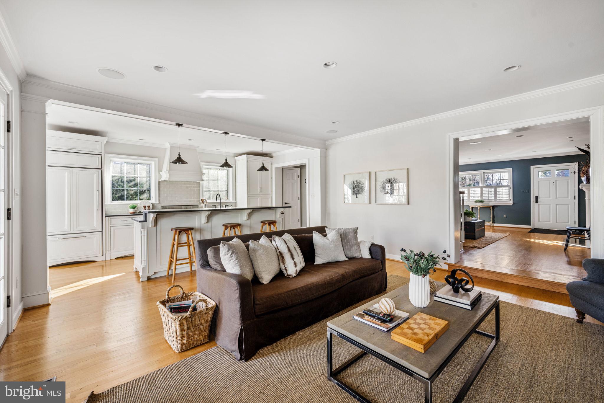 2707 Davis Ave